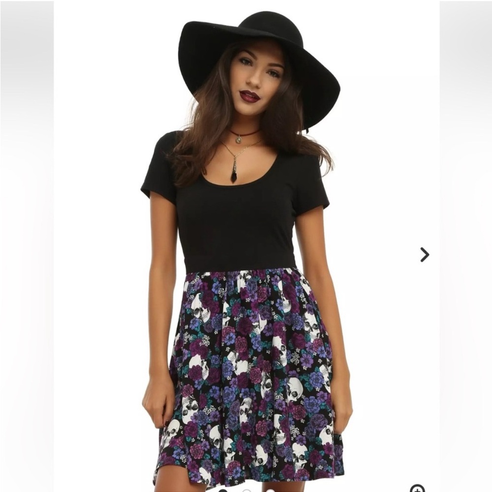 Hot Topic Black Garment